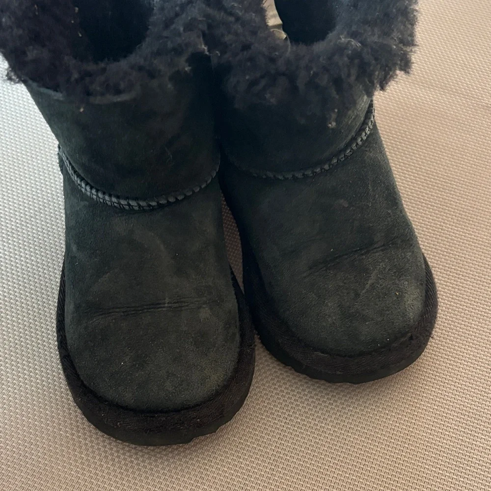 UGG Black Boots shearling size toddler 8 with Bow Detail